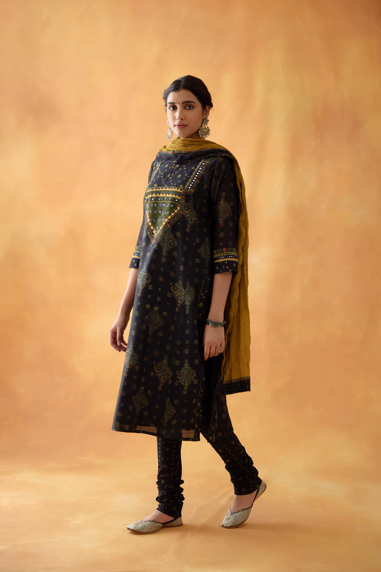 Devi Kurta Black (8828222210347)