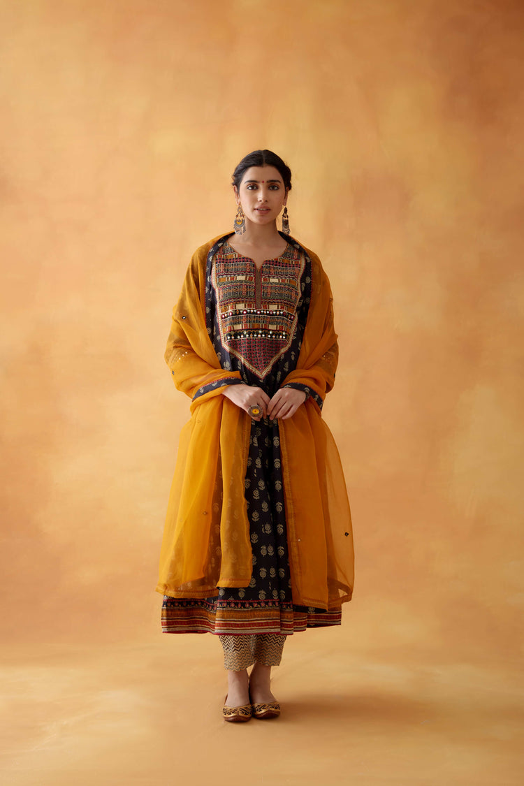Navya Pant Beige Black (8828662808875)