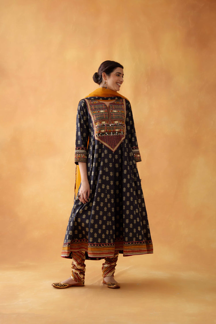 Navya Kurta Black (8828338045227)