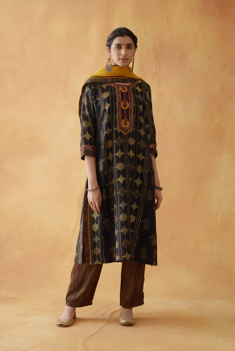 Choga Kurta Black Beige (8810196369707)