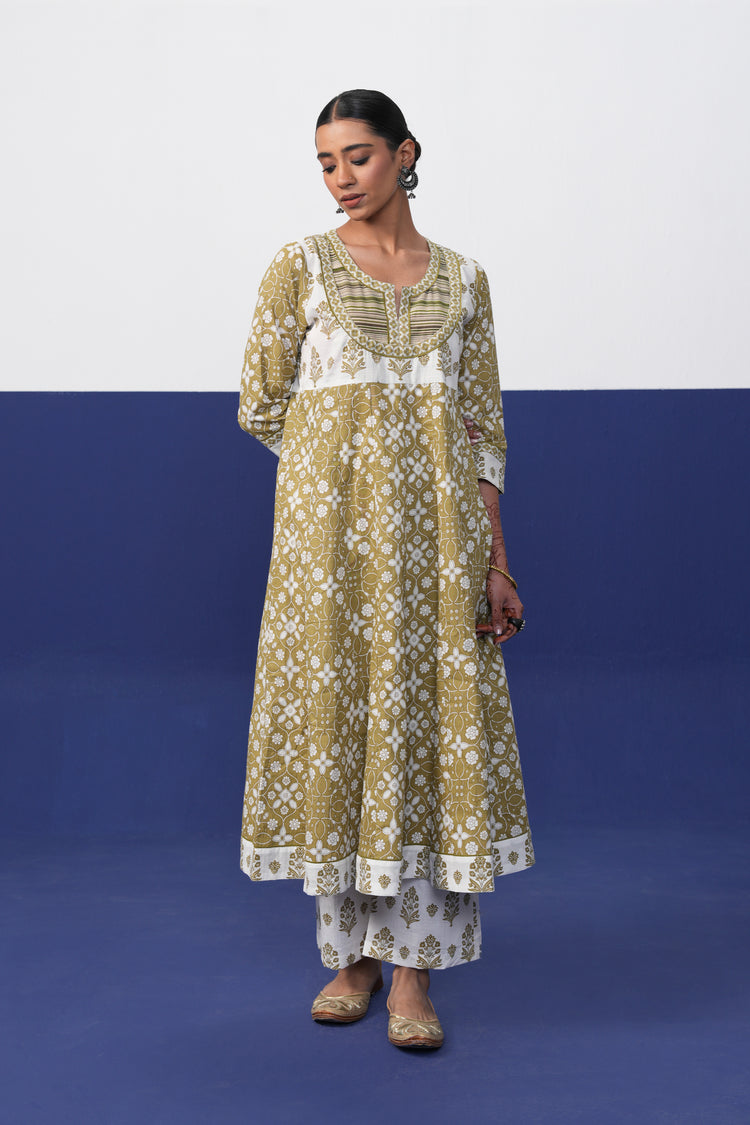 Rozana Pant White