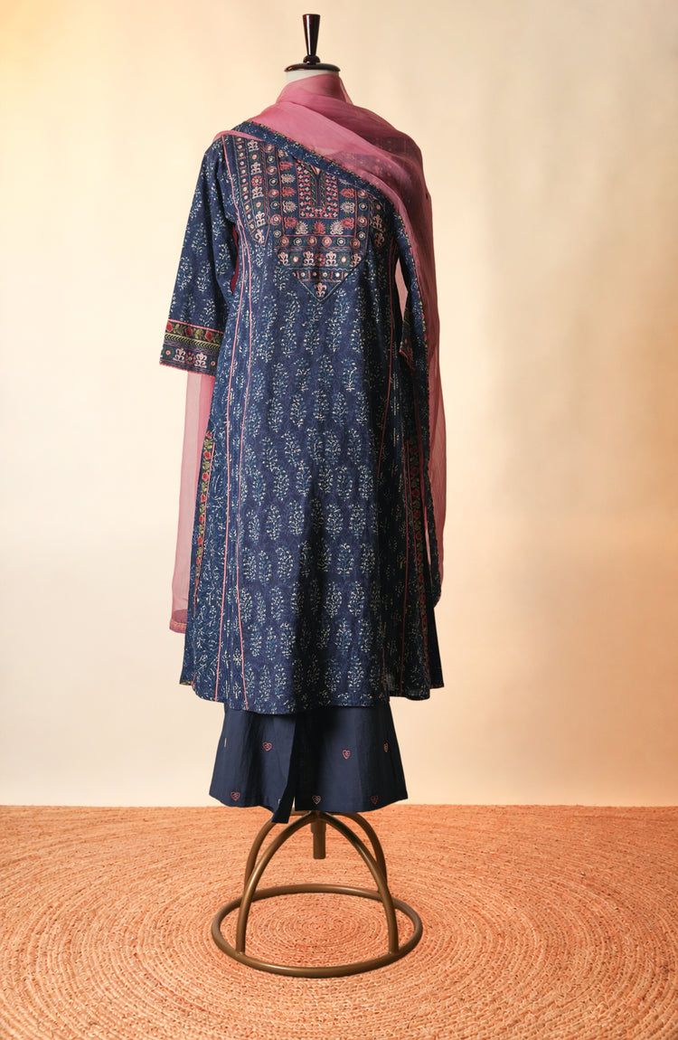 Rozana Embroidered Straight Pant Indigo