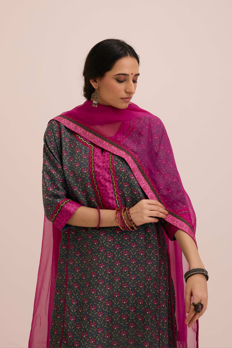 Medh Treated Chiffon Dupatta Pink