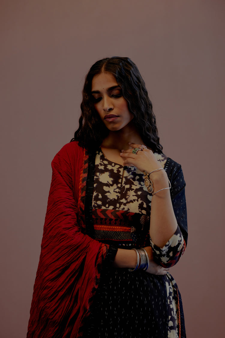 Naaz Yoke Kurta Black Beige (8006167626027)