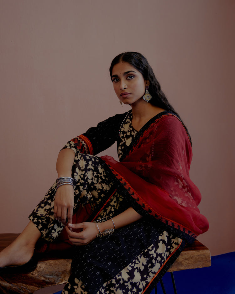 Naaz Yoke Kurta Black Beige (8006167626027)