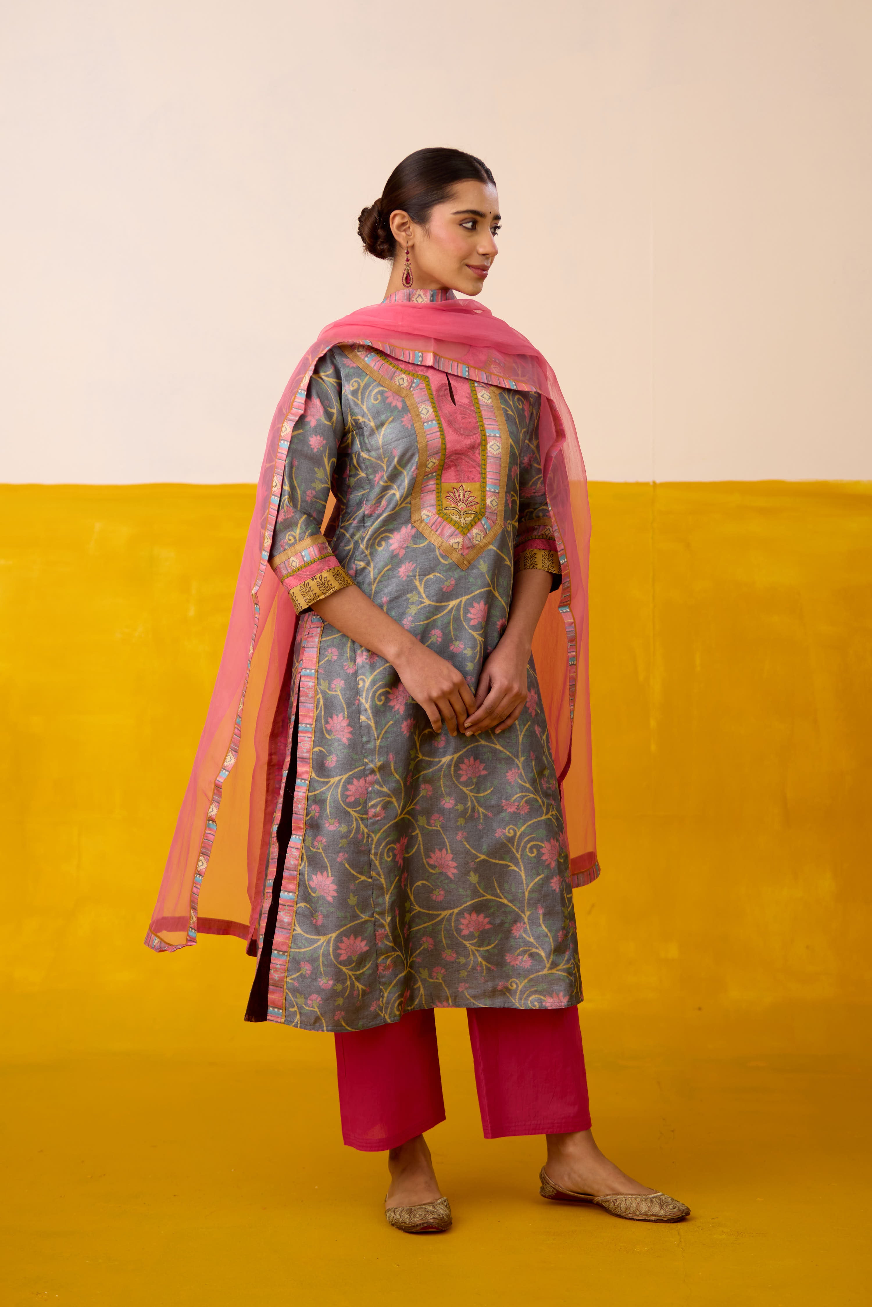 Medh Dupatta Pink
