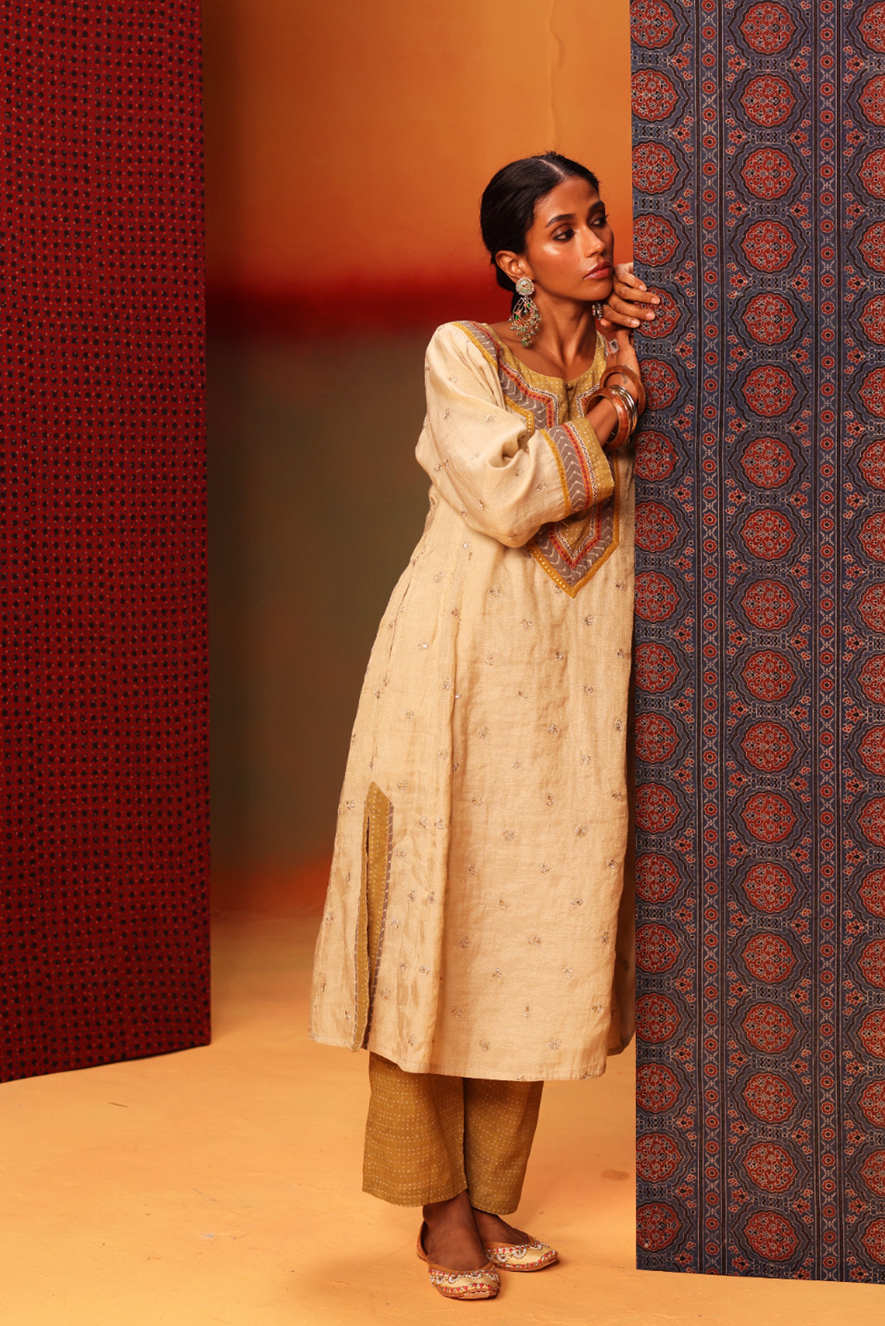 Adya Embroidered Mul Chanderi Kurta Off White (10039353114923)