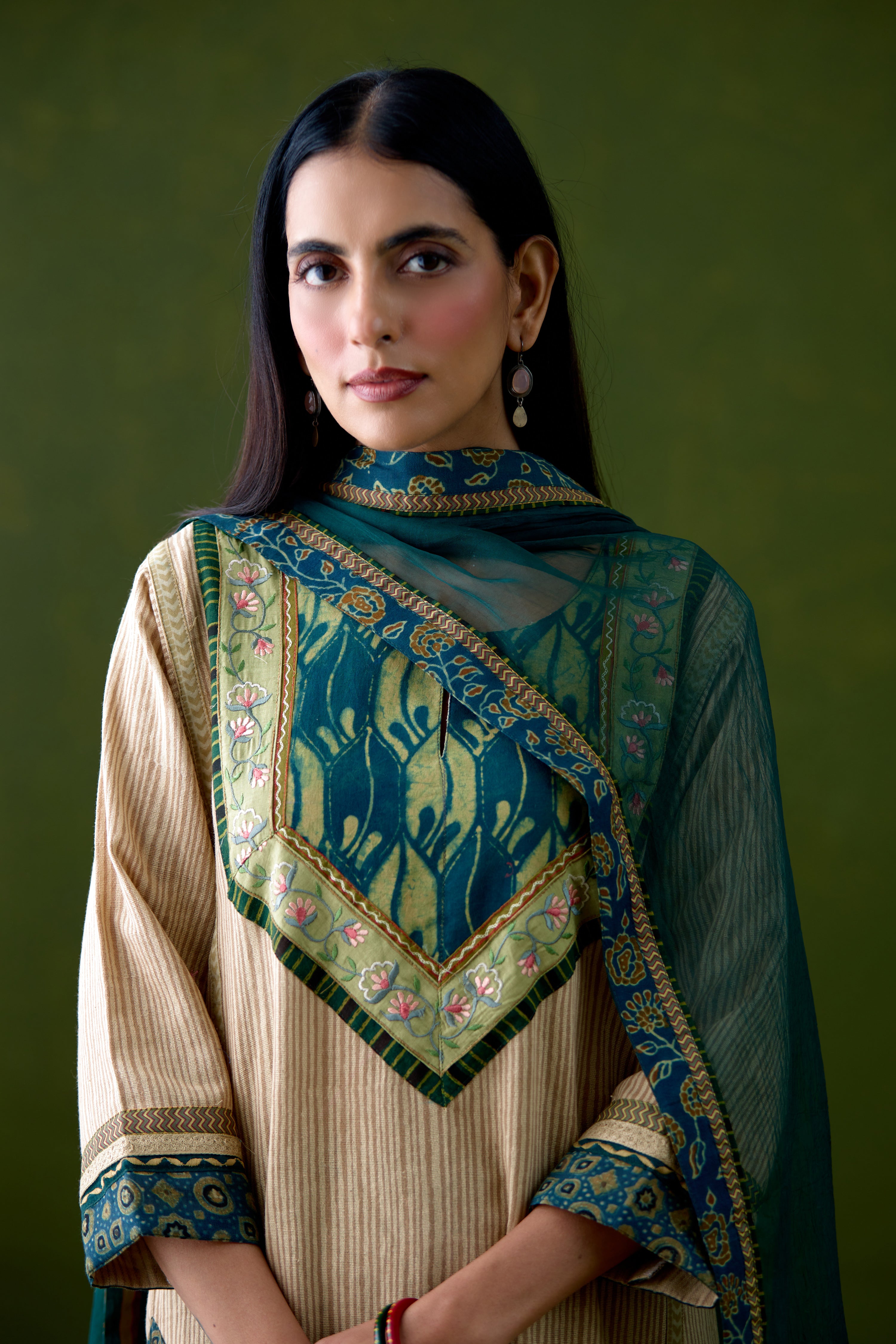 Medh Dupatta Bottle Green