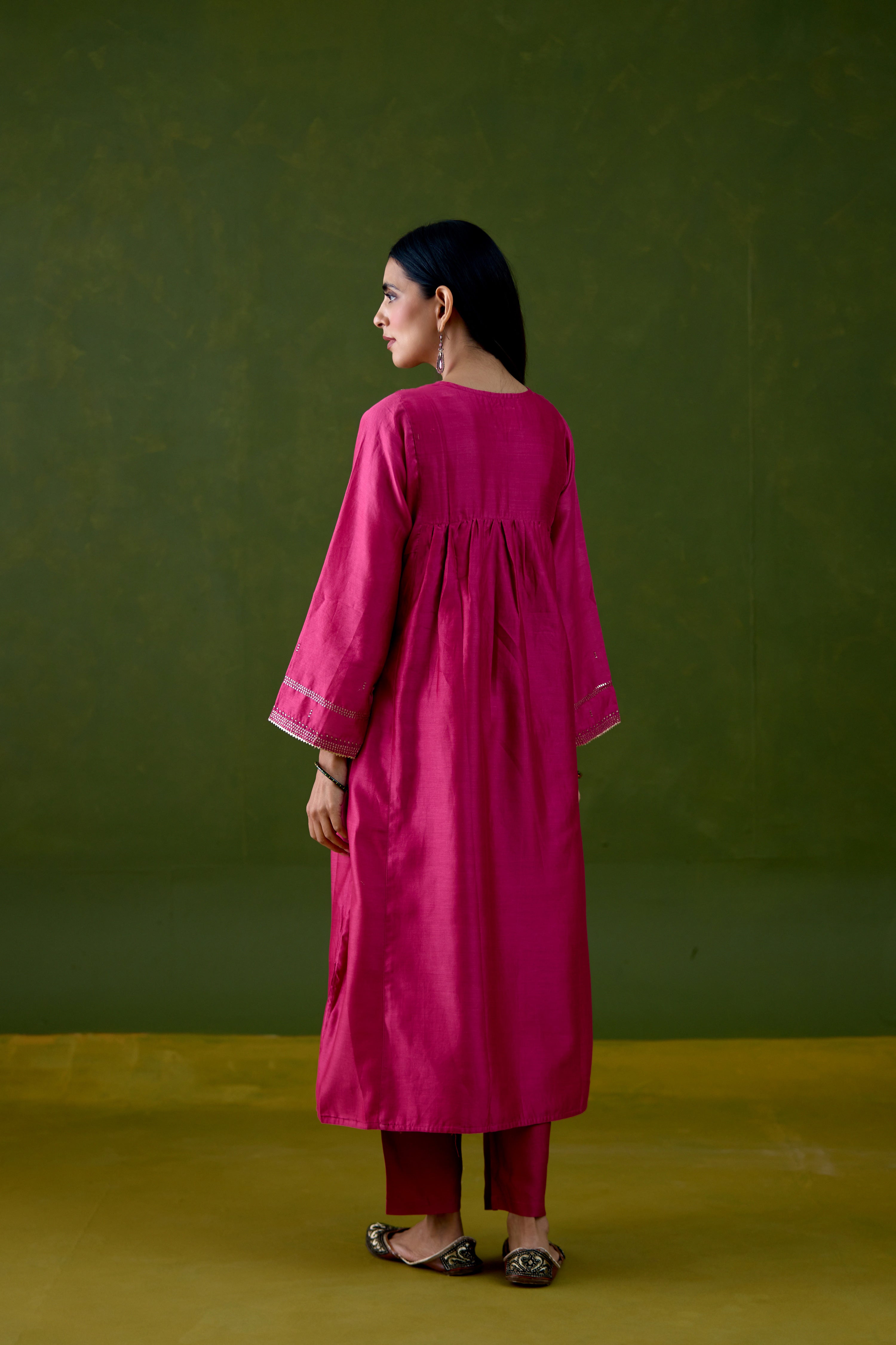 Meera Chanderi Embroidered Kurta Magenta (Set Of 2)