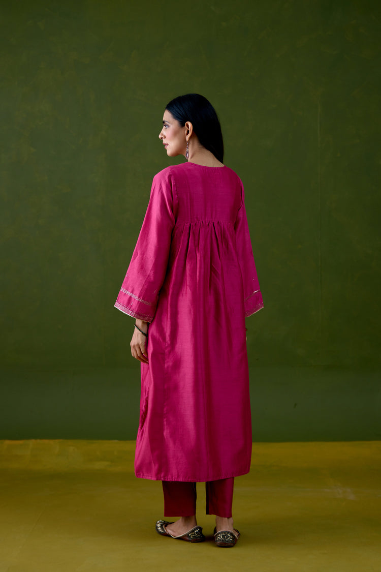 Meera Chanderi Embroidered Kurta Magenta (Set Of 2)