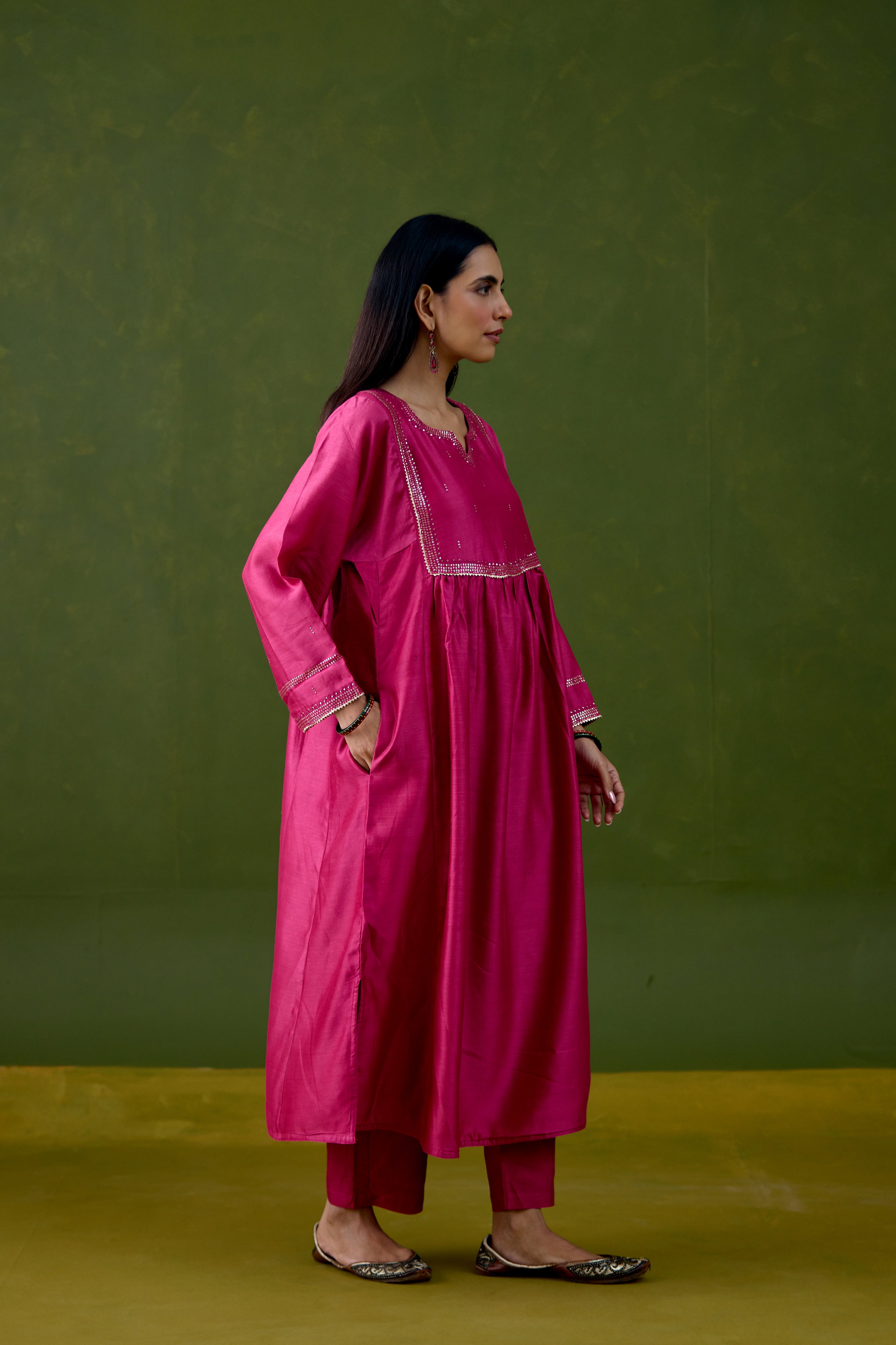 Meera Chanderi Embroidered Kurta Magenta (Set Of 2)