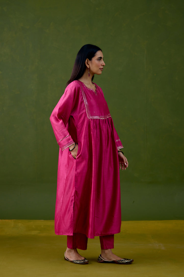 Meera Chanderi Embroidered Kurta Magenta (Set Of 2)