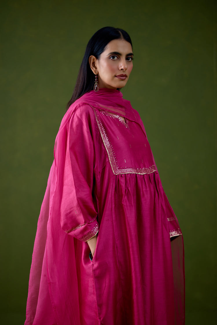 Meera Chanderi Embroidered Kurta Magenta (Set Of 2)