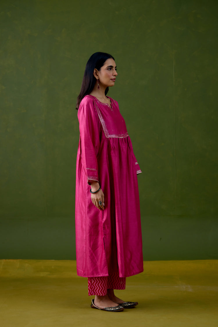 Meera Chanderi Embroidered Kurta Magenta (Set Of 2)