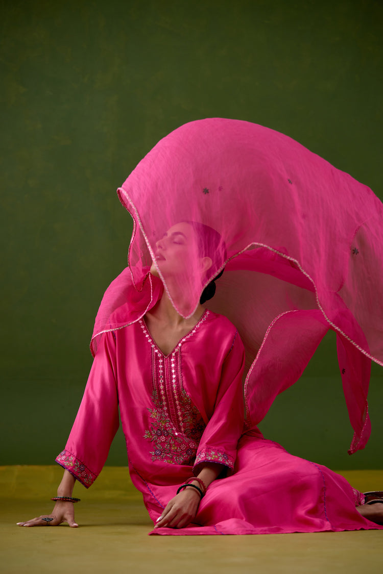 Dienne Silk Embroidered Kurta Pink