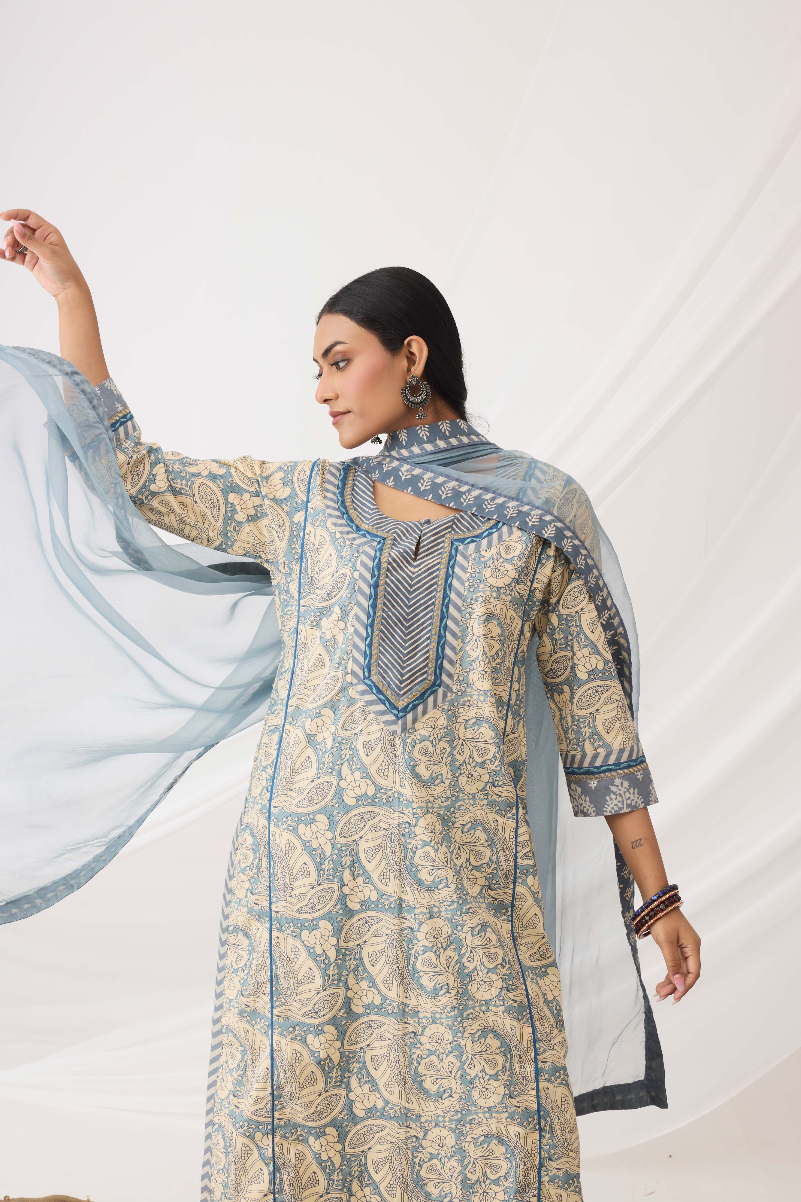 Medh Dupatta Light Grey (9963714380075)