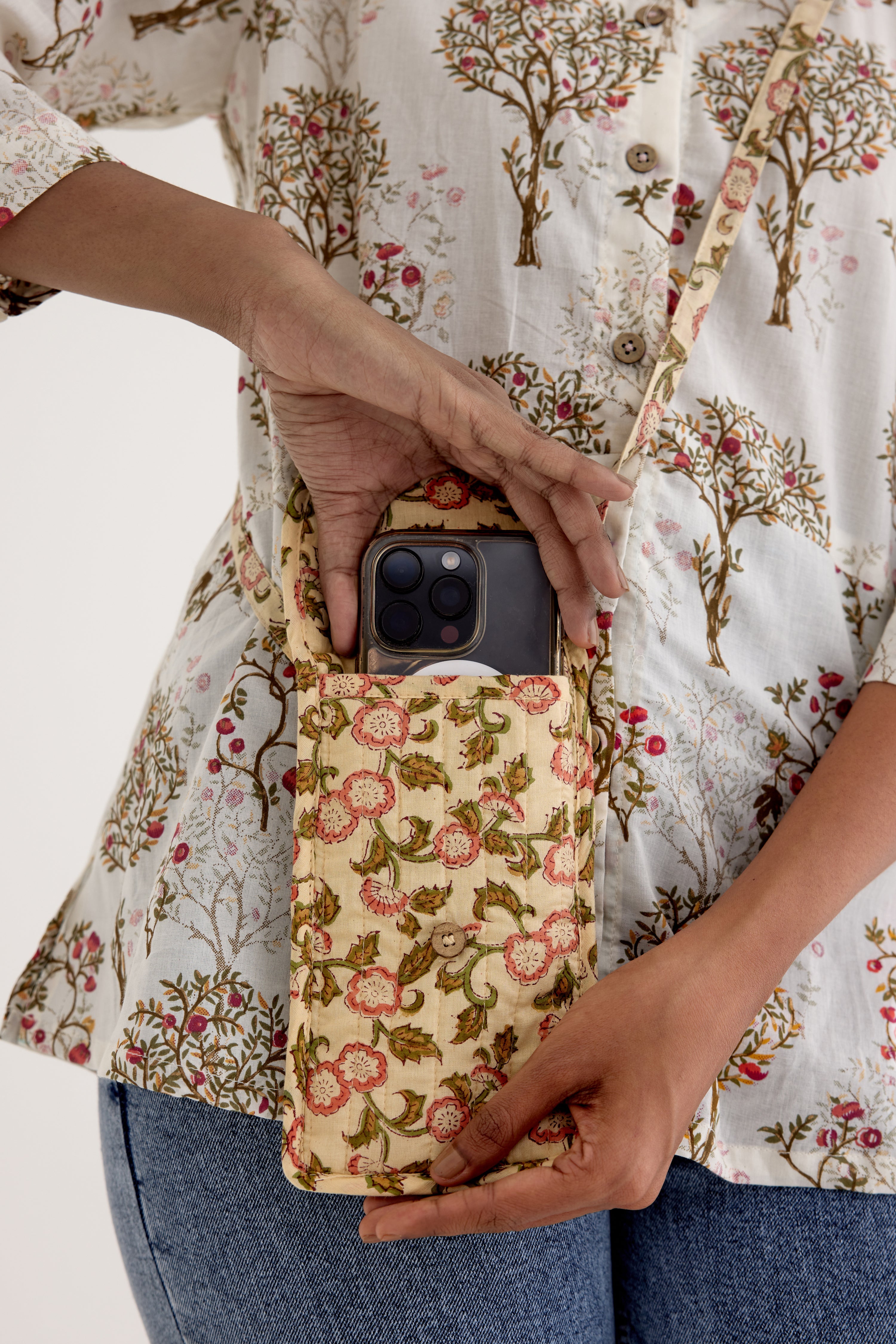 Mobile Pouch Beige (10040365678891)