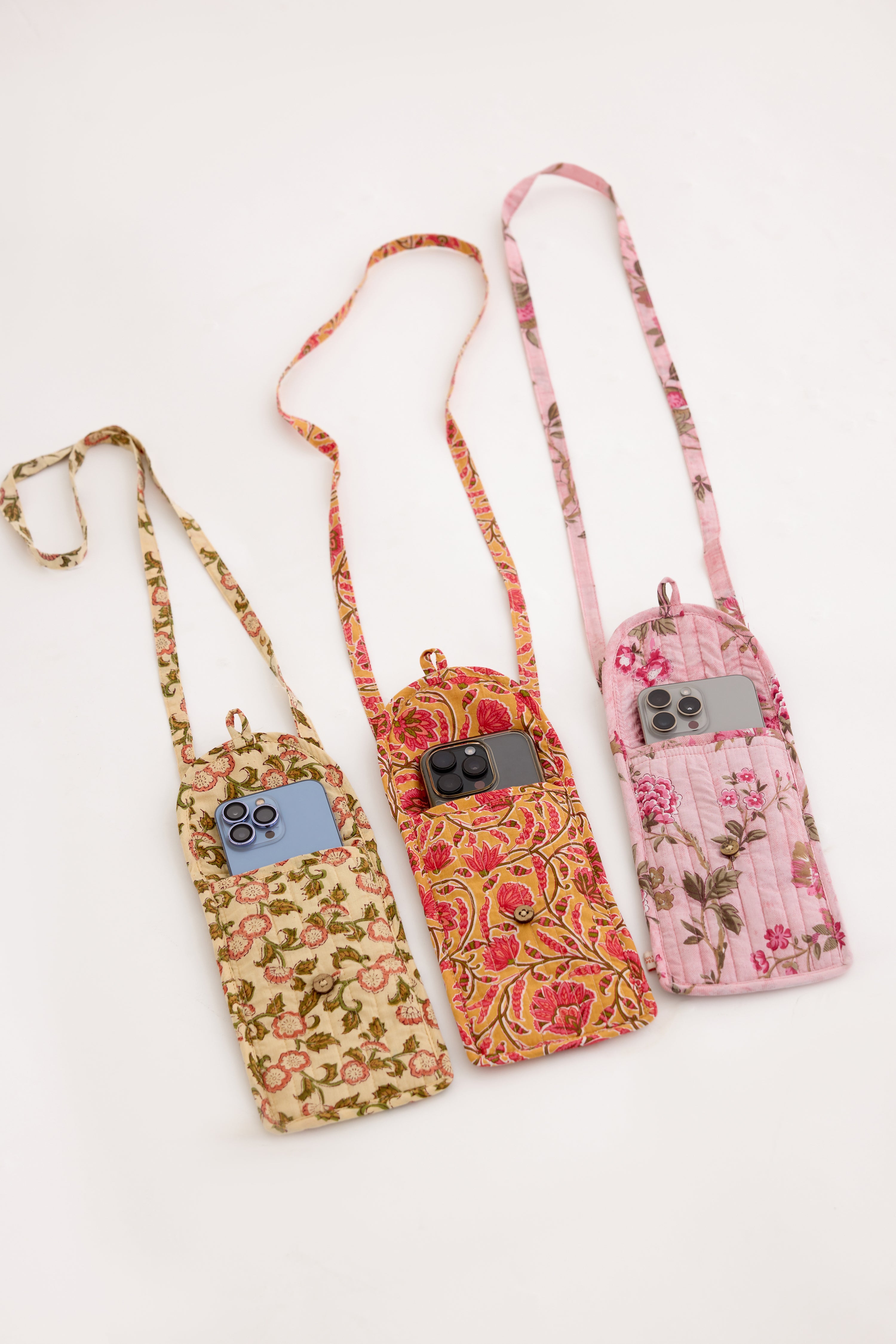 Mobile Pouch Beige (10040365678891)