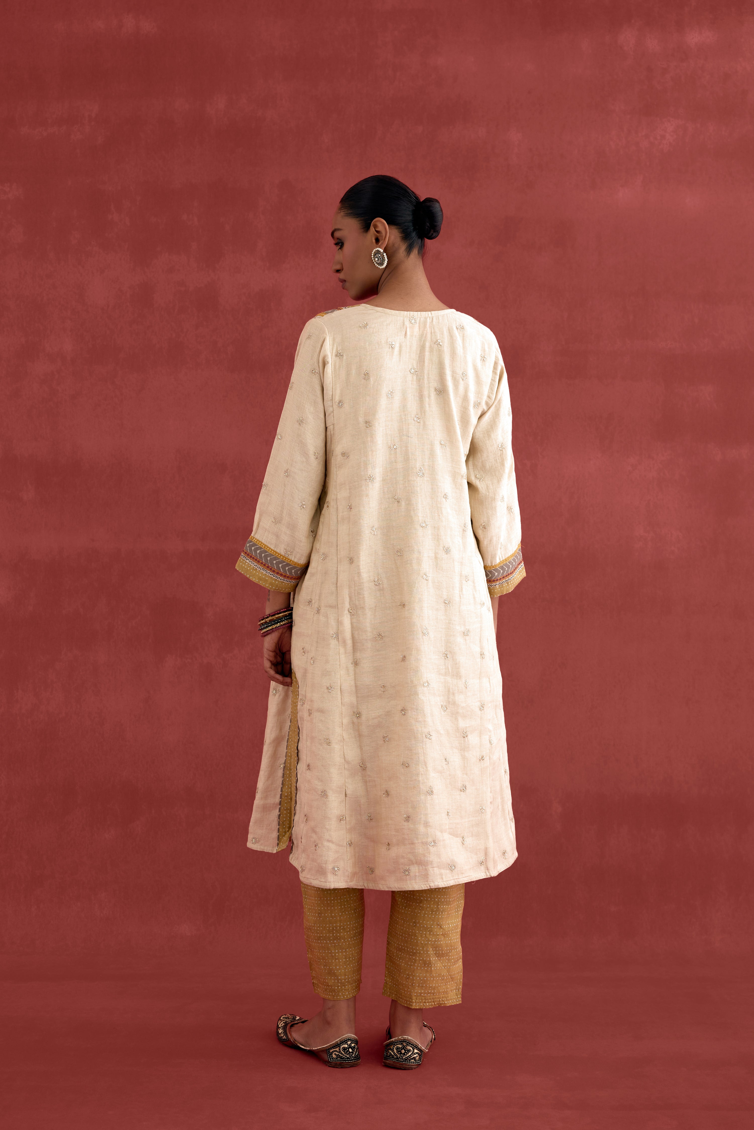 Adya Embroidered Mul Chanderi Kurta Off White (10039353114923)