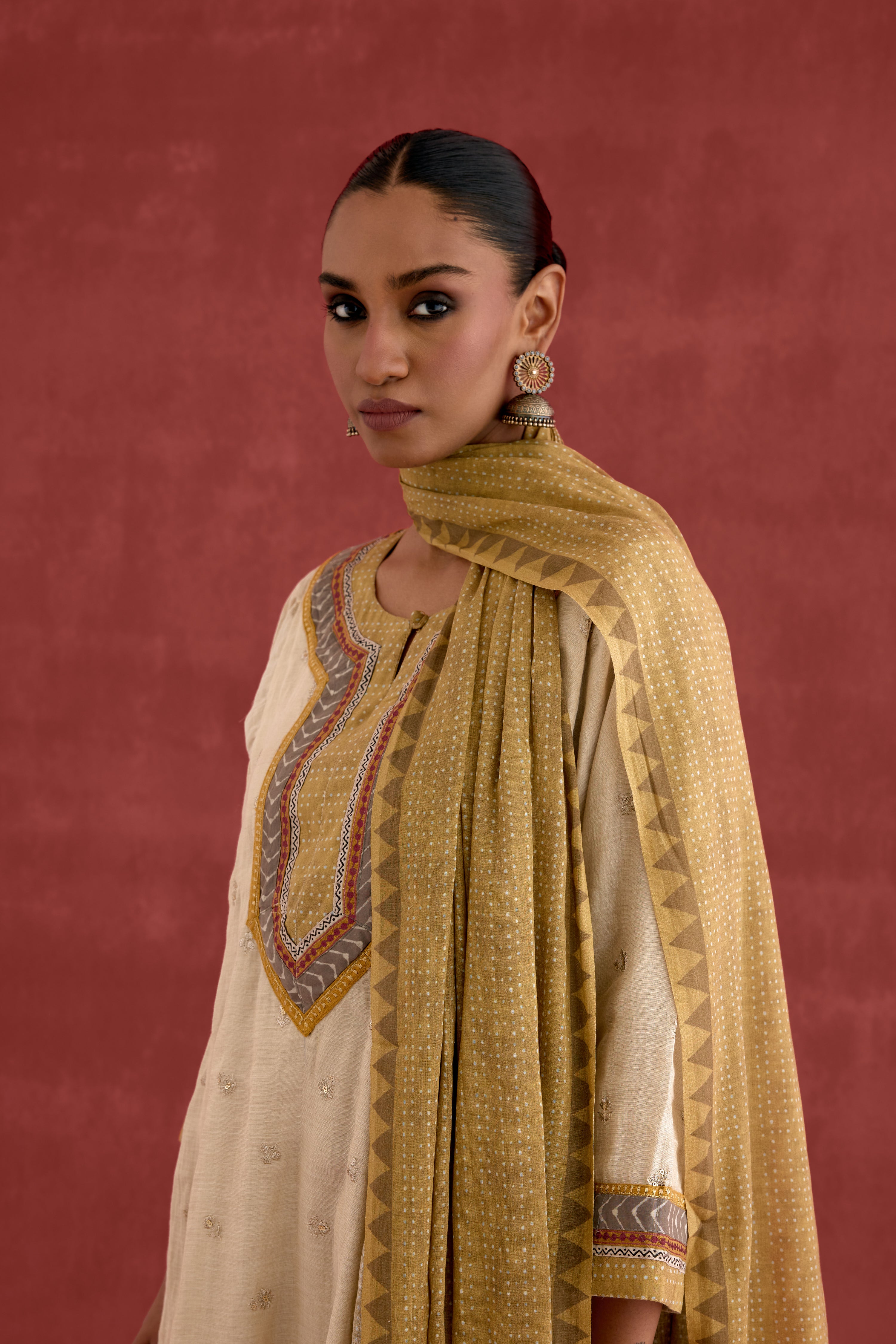 Adya Embroidered Mul Chanderi Kurta Off White (10039353114923)