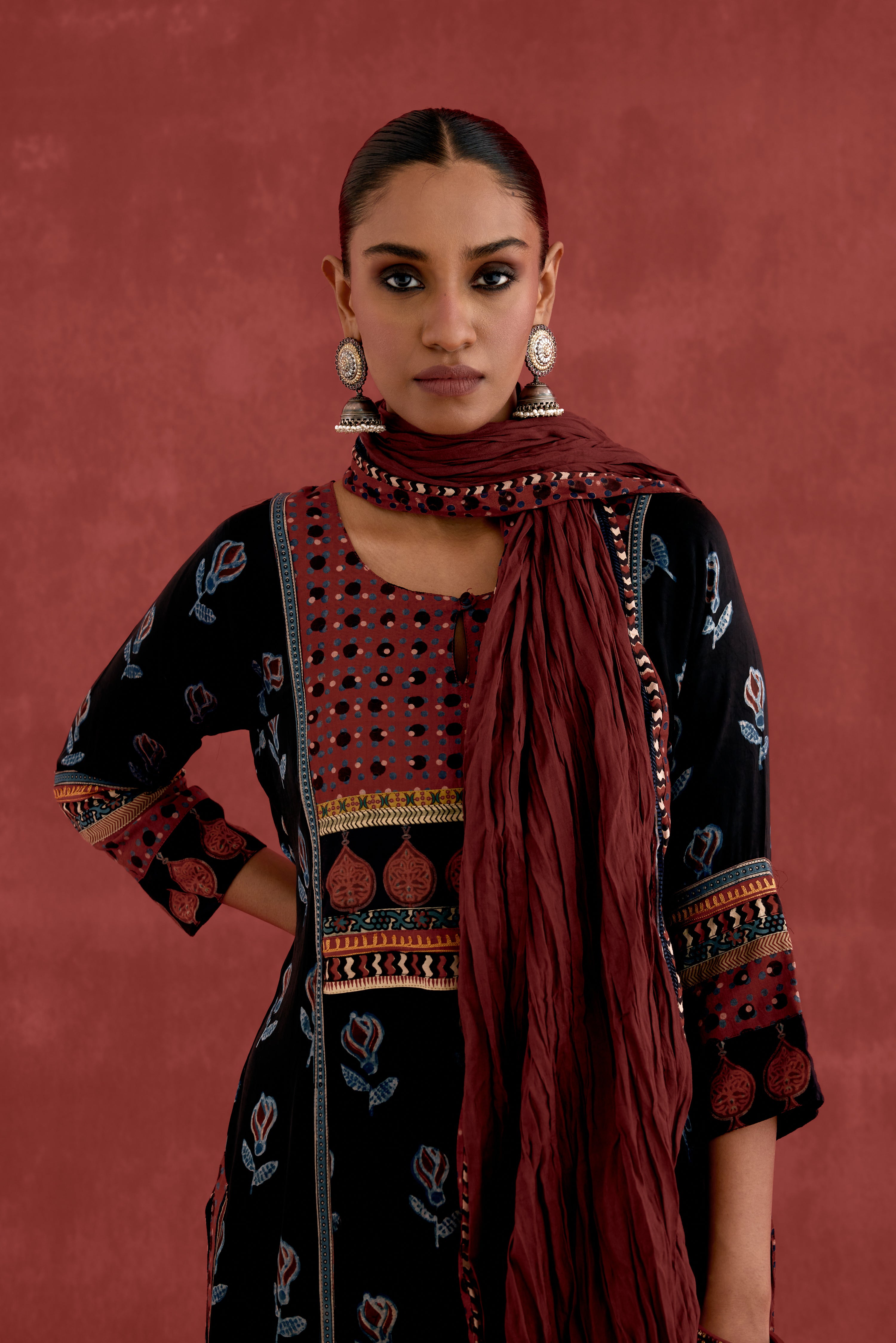 Rozana Dupatta Red Black (10039719559467)