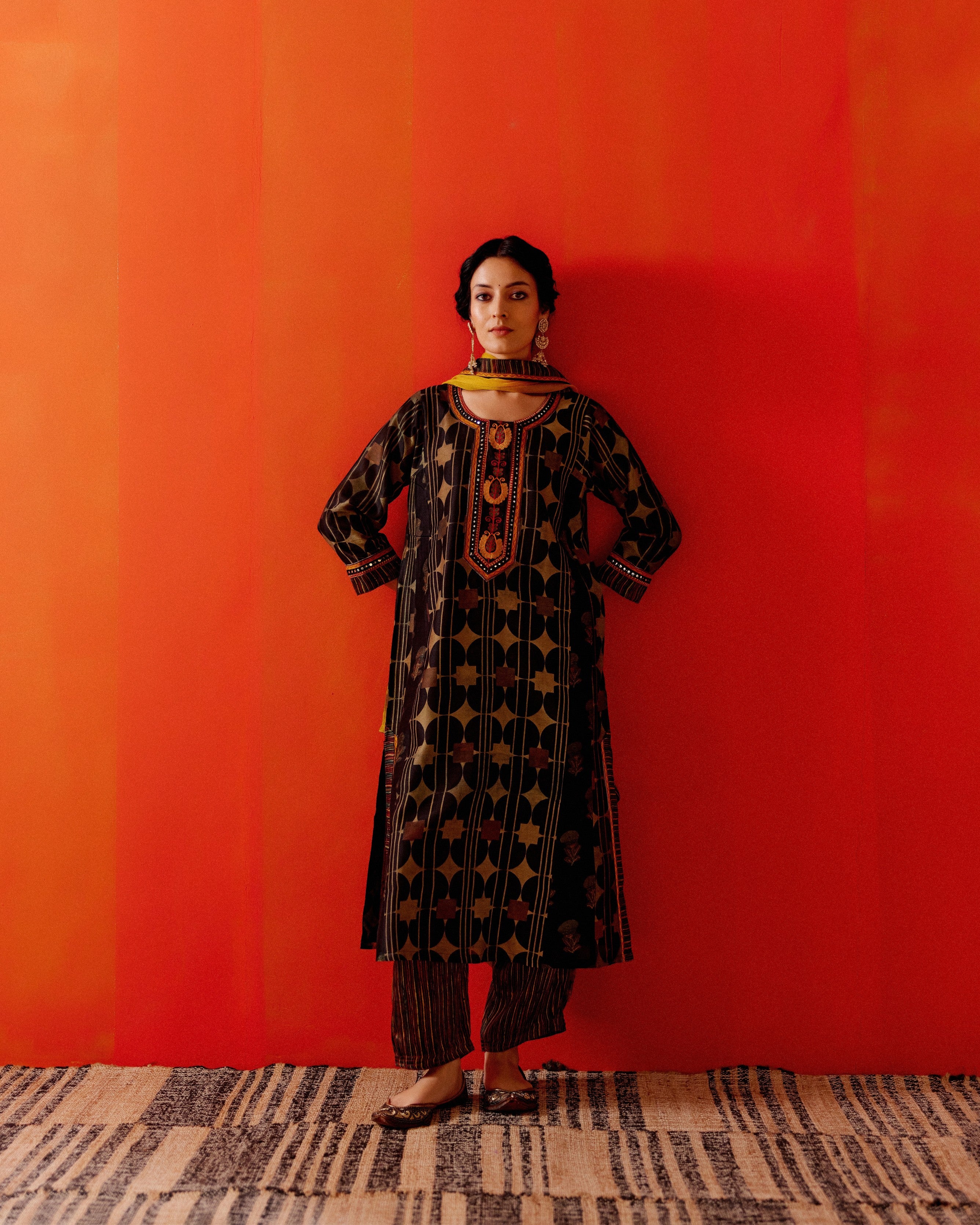 Choga Kurta Black Beige (8810196369707)