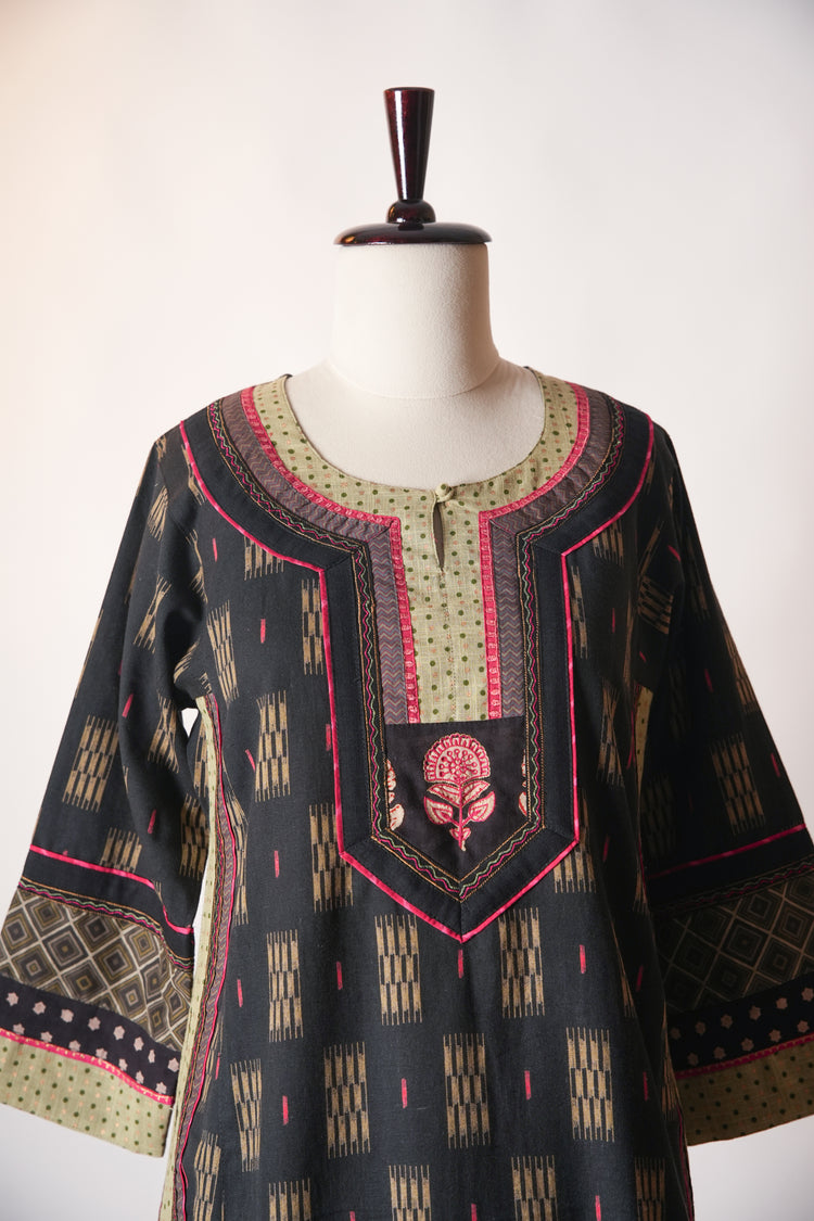 Anu Ikkat Cotton Slub Kurta Black
