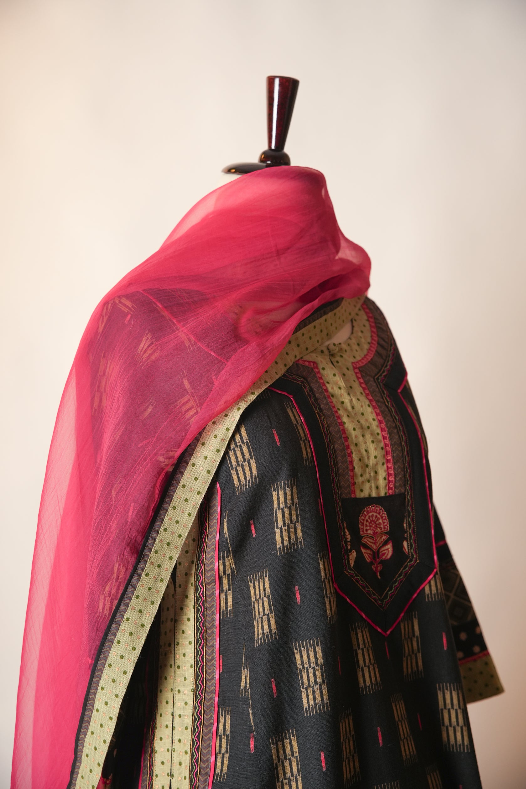 Anu Ikkat Cotton Slub Kurta Black