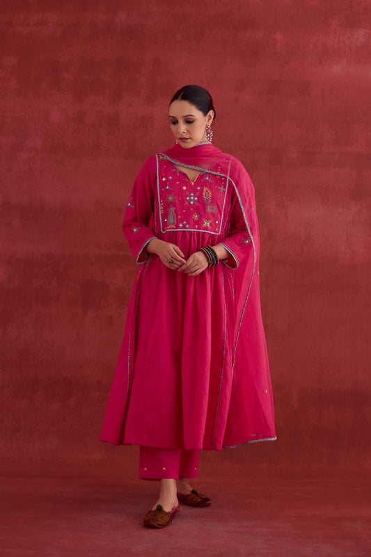 Dreamy Embroidered Kurta Hot Pink (10040120410411)