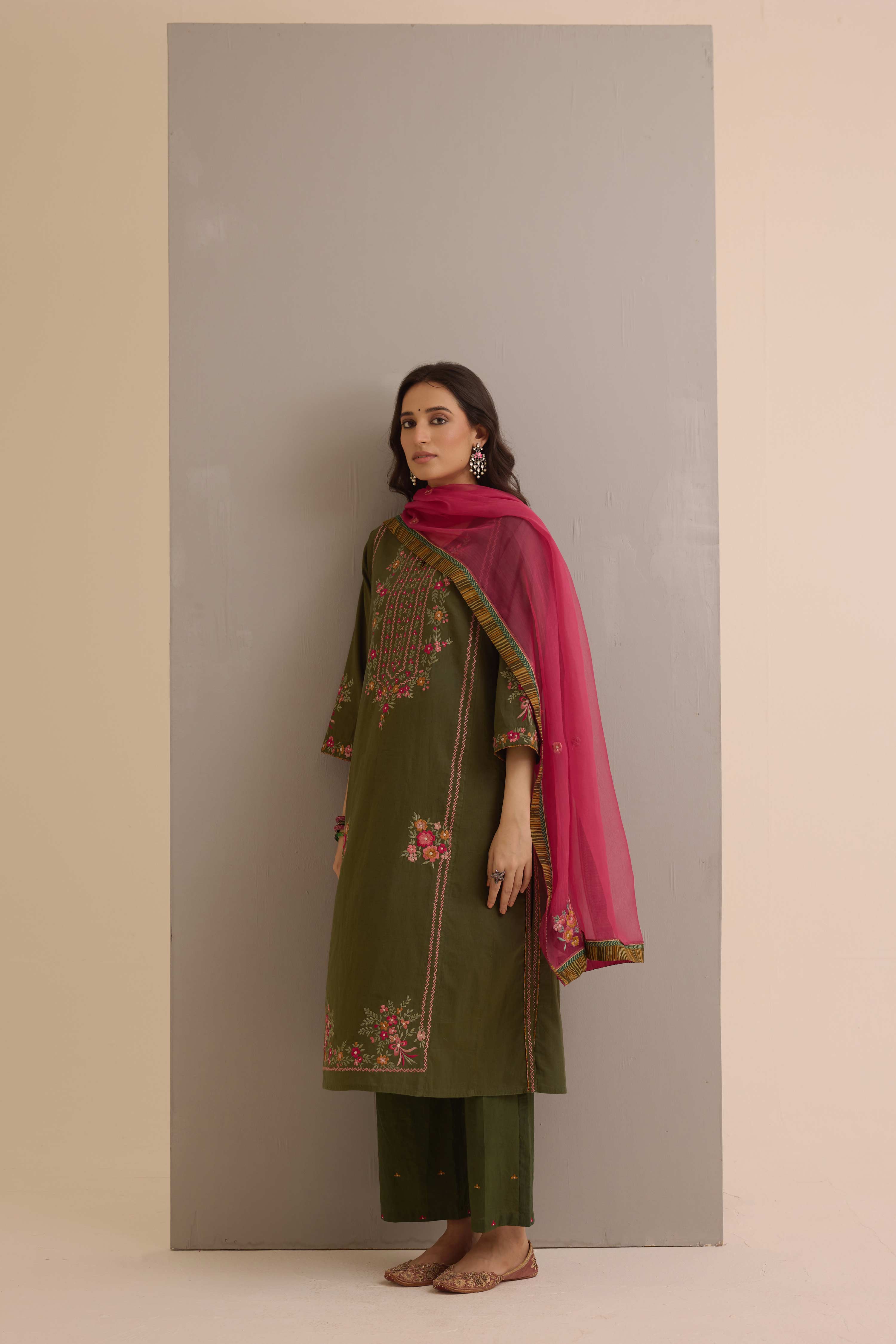Medh Embroidered Treated Chiffon Dupatta Pink