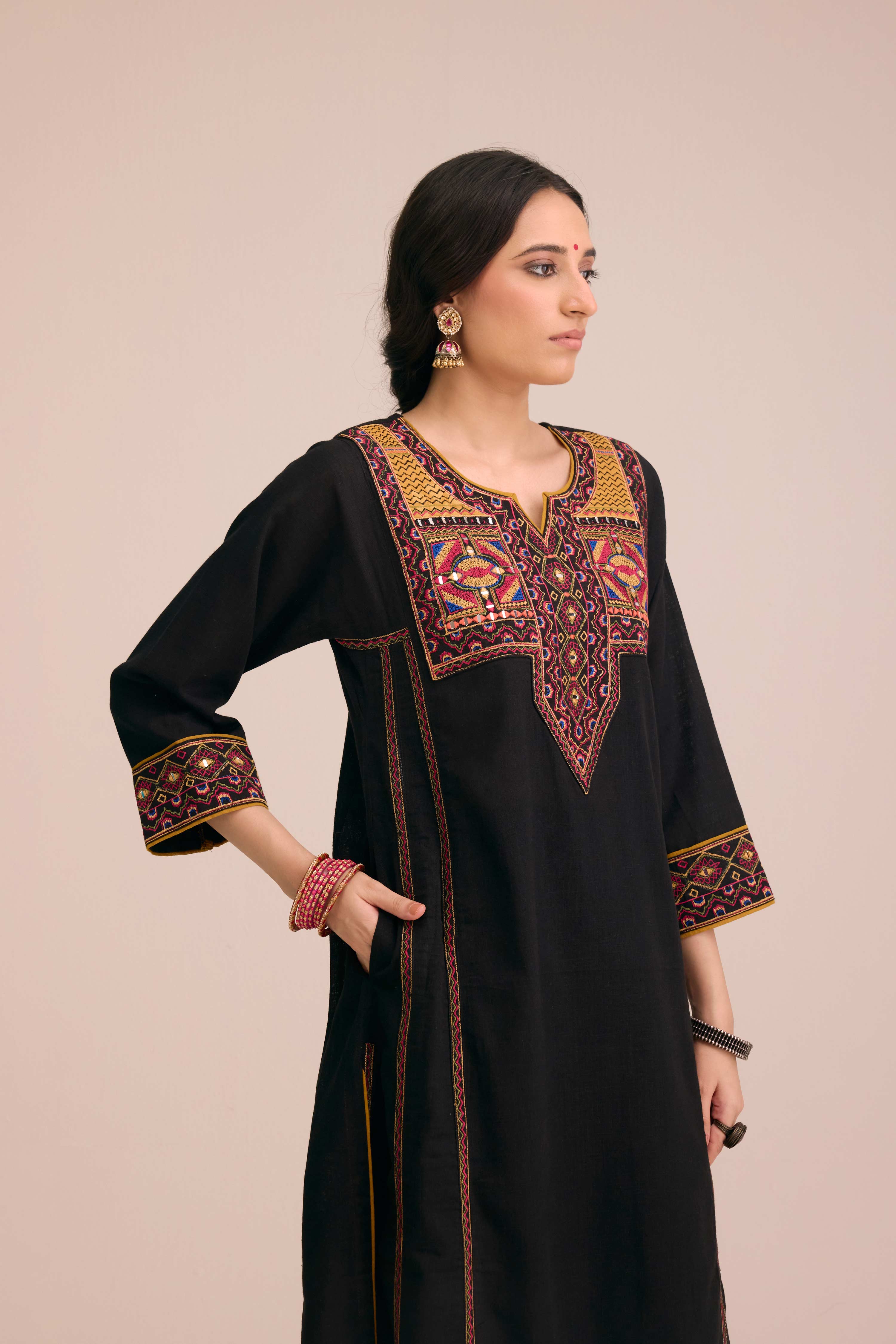 Tulsi Embroidered Cotton Slub Kurta Black
