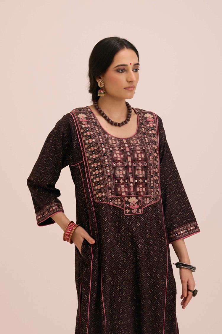 Tulsi Embroidered Cotton Slub Kurta Black